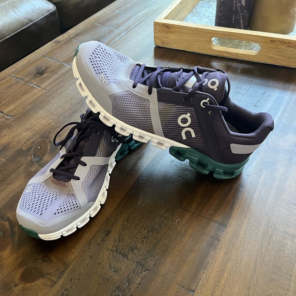 Size 7 On Cloud running shoes. Excellent condition.